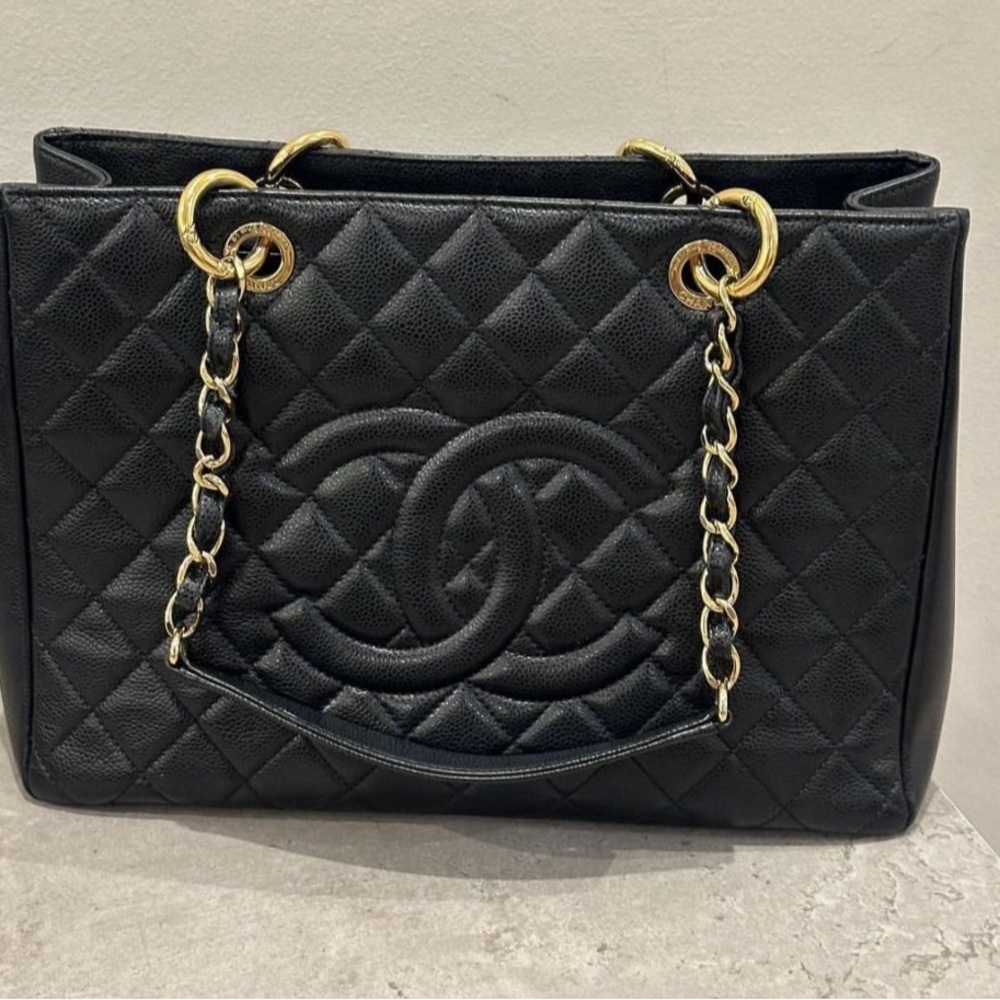 SOLD‼️ Chanel GST shopping tote in quilted black caviar